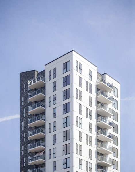 A vertical shot of a white building under the clear sky